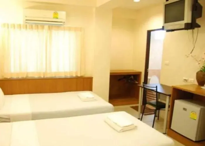 Rambuttri House 2*