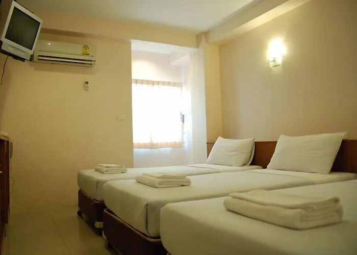 Rambuttri House Hotel