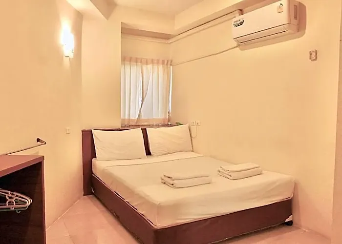 Rambuttri House Hotel 2*