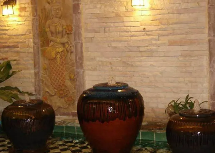 Rambuttri House 2*